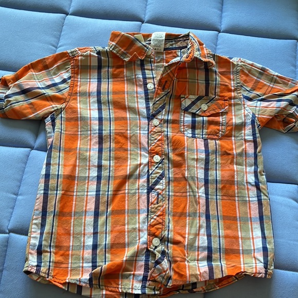 Bundle of 3 boy’s quality brand-button down short sleeve plaid shirts. Pre-loved - Picture 3 of 4